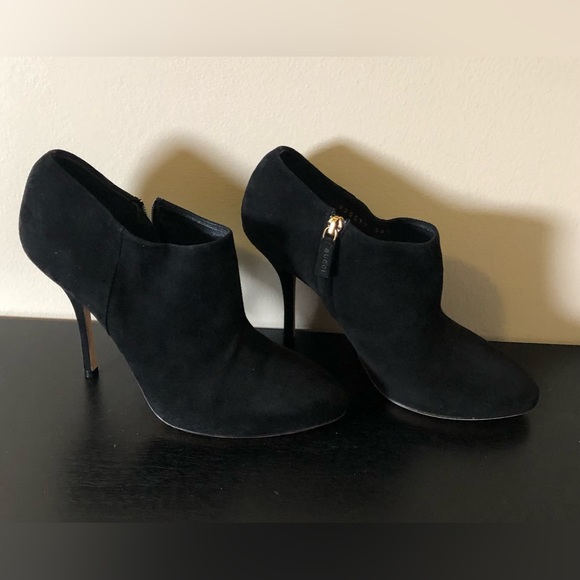Gucci Black Suede Leather Logo Heeled Ankle Bootie Size-(IT)-36.5/(US)-6 - Picture 3 of 13